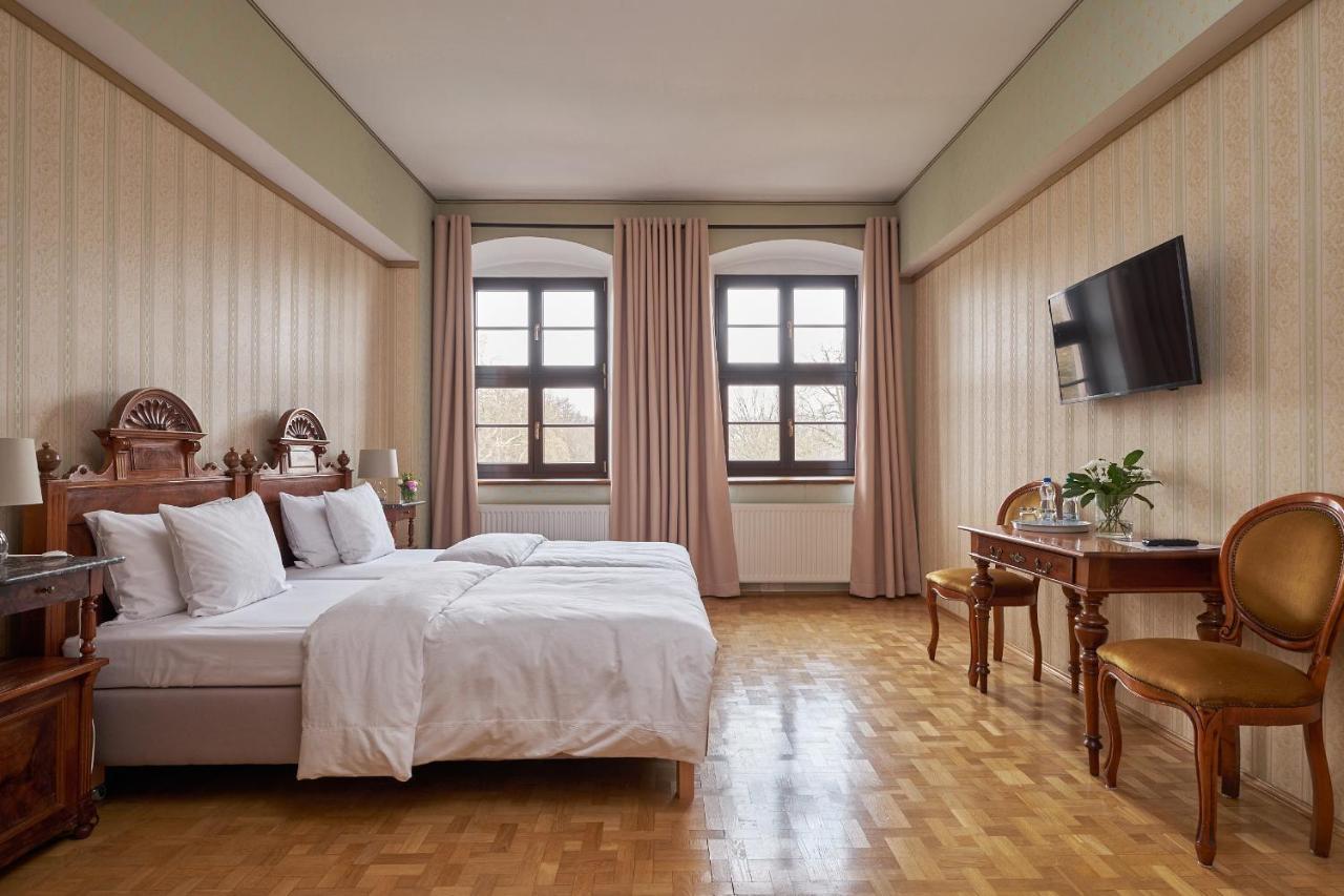 Boutique Palac Warmatowice Sienkiewiczowskie Legnica Exterior foto