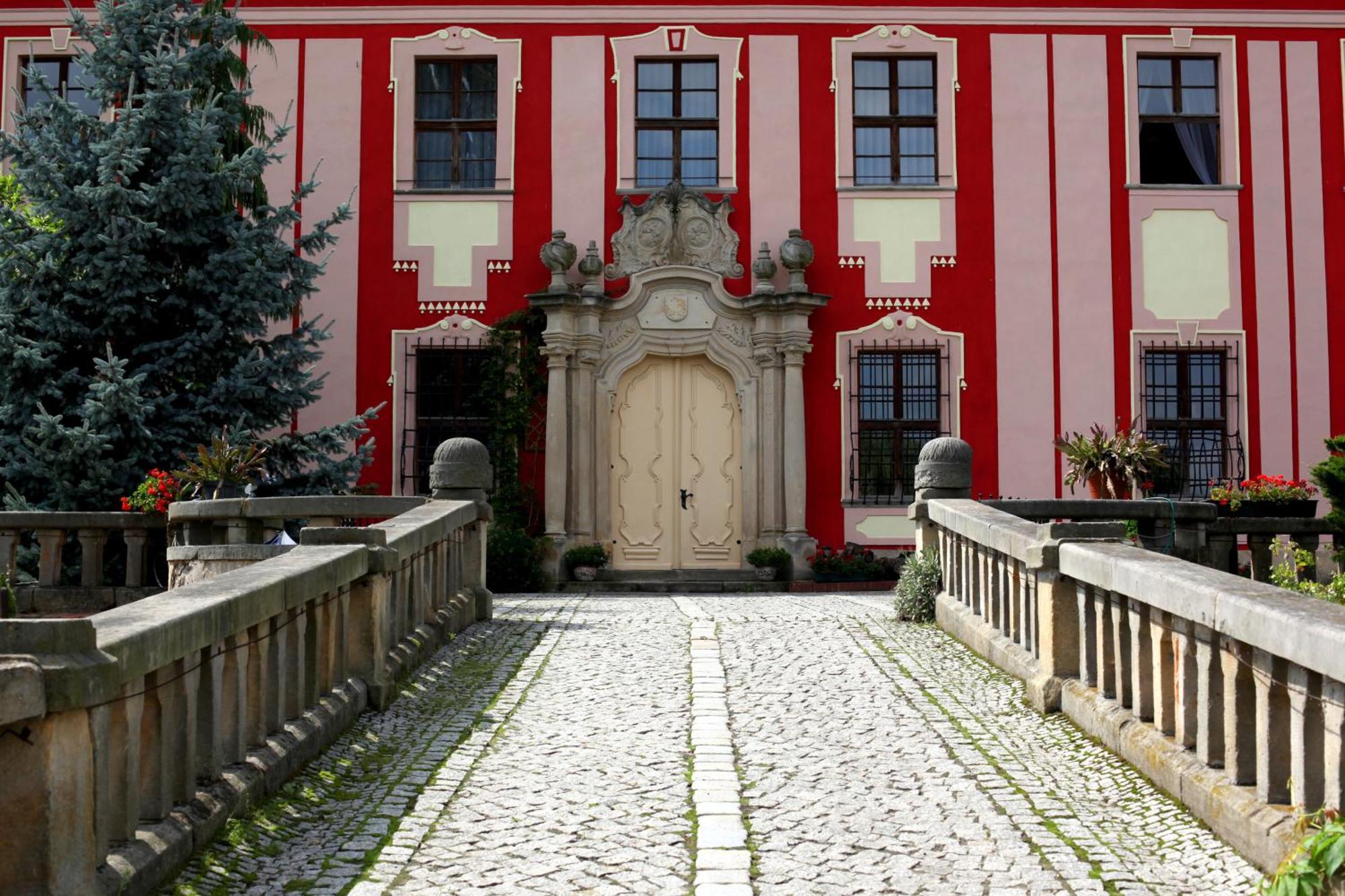 Boutique Palac Warmatowice Sienkiewiczowskie Legnica Exterior foto
